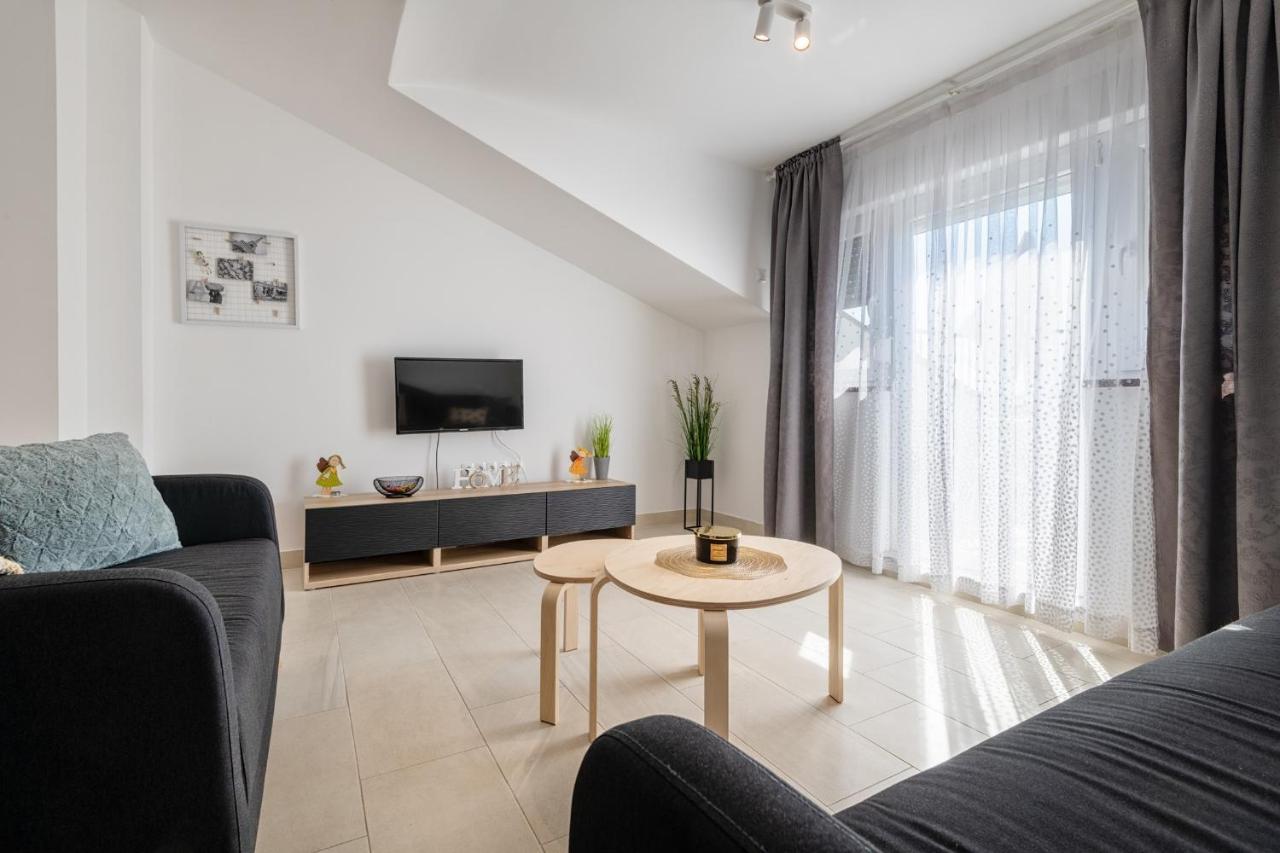 Apartment Familia Неум Екстер'єр фото