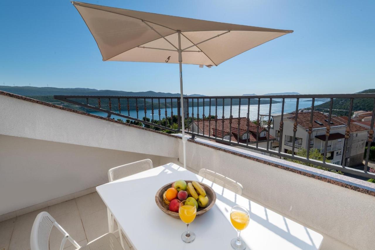 Apartment Familia Неум Екстер'єр фото