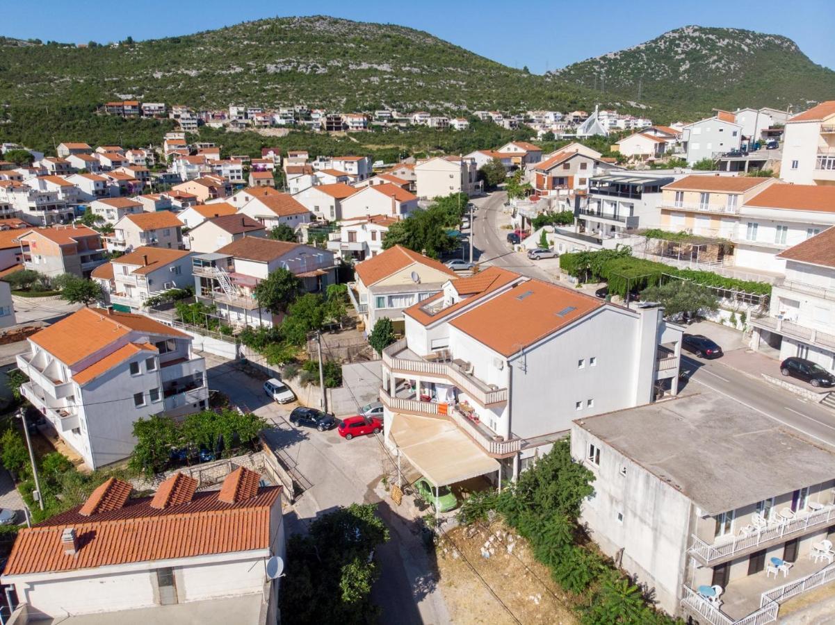 Apartment Familia Неум Екстер'єр фото